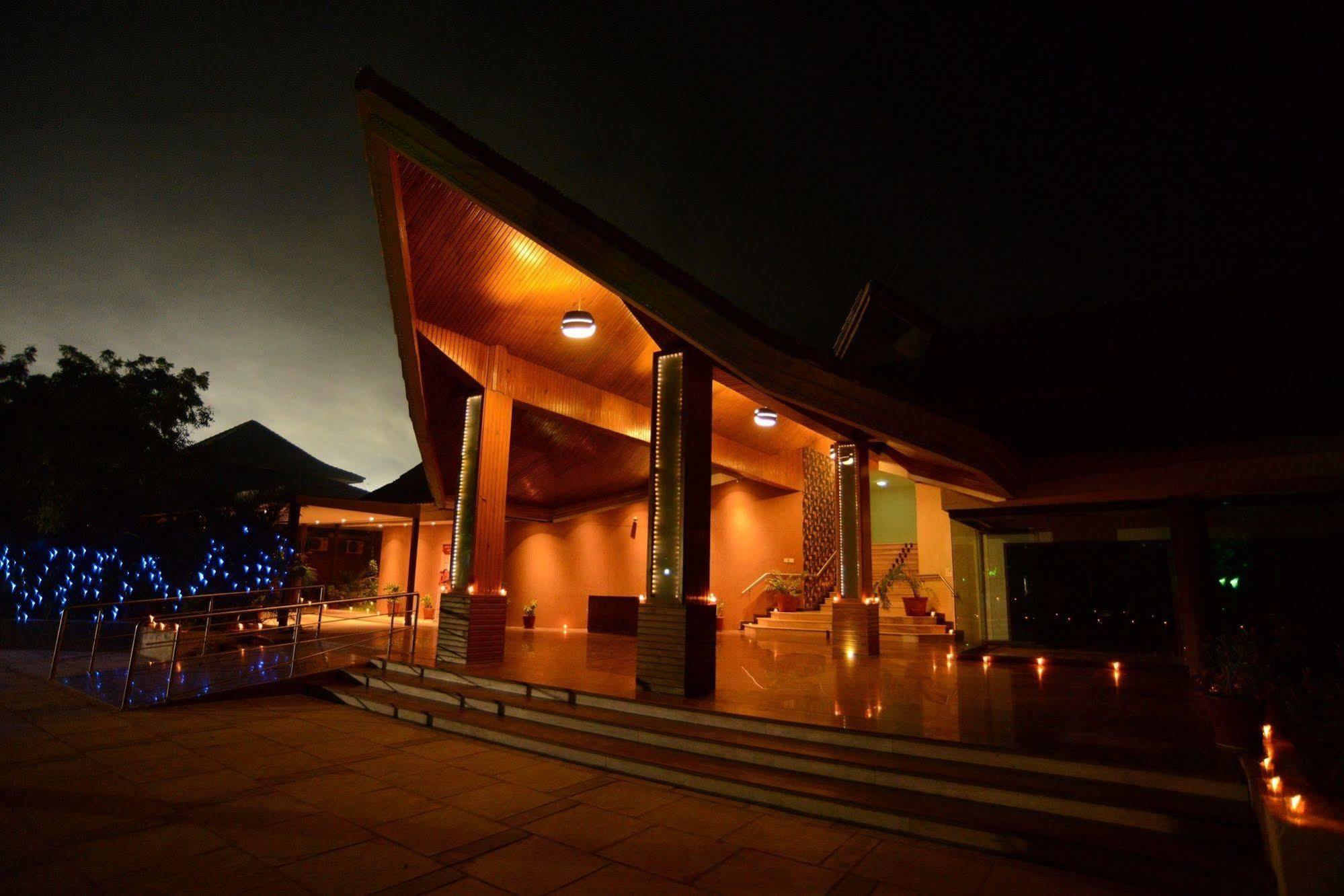 Palm Green Club Resort Jetalpur Екстериор снимка