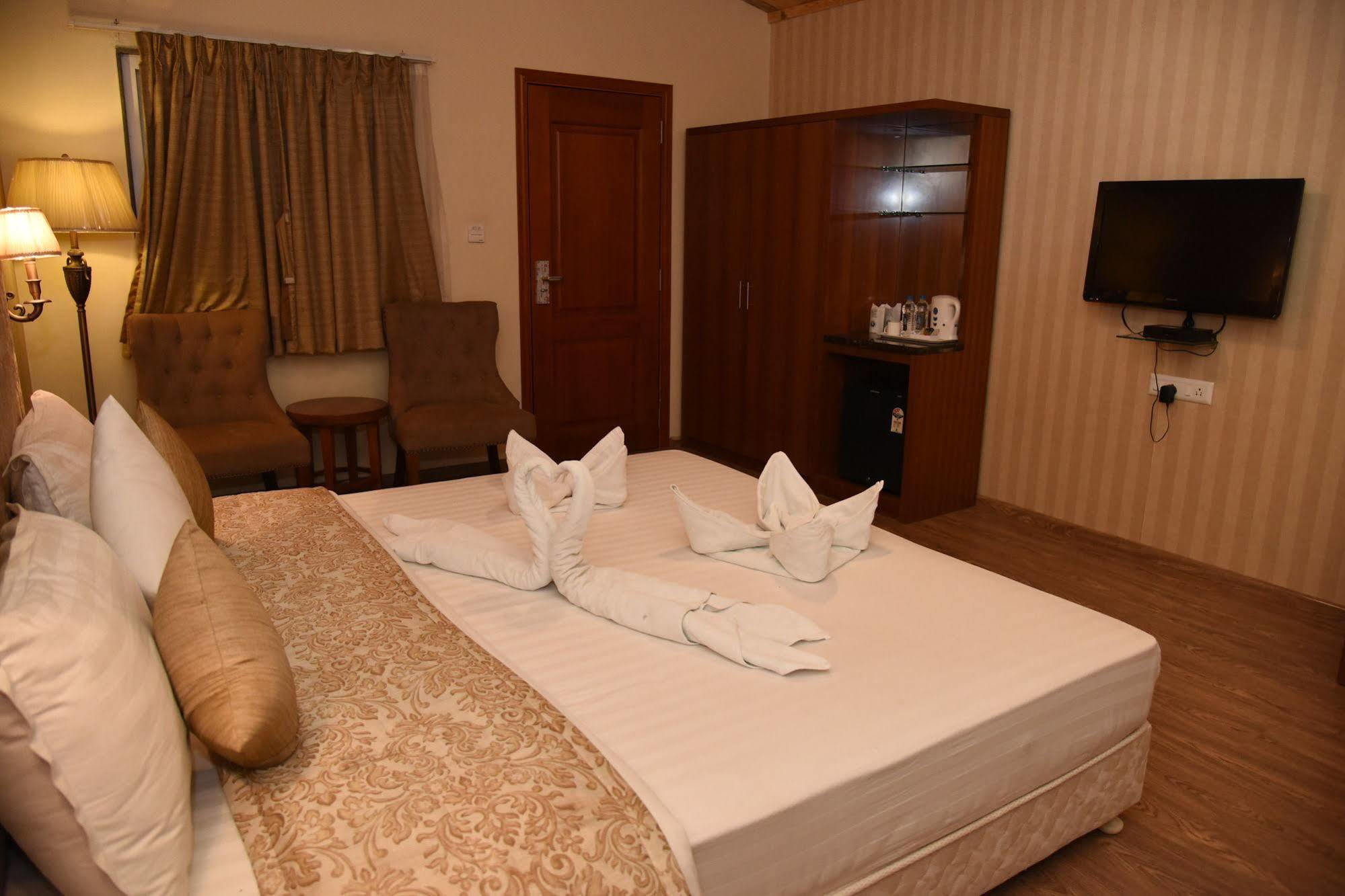 Palm Green Club Resort Jetalpur Екстериор снимка