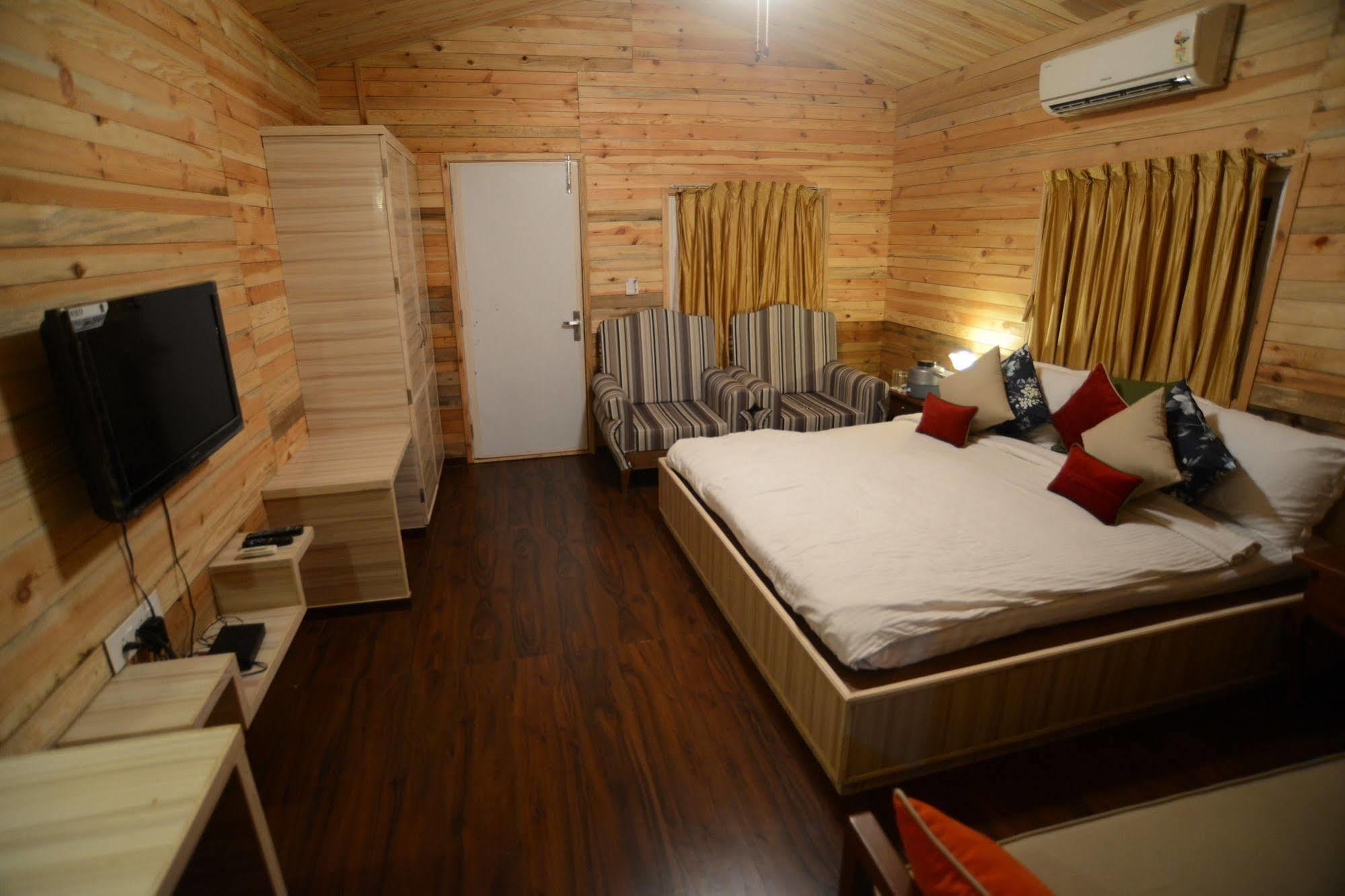 Palm Green Club Resort Jetalpur Екстериор снимка