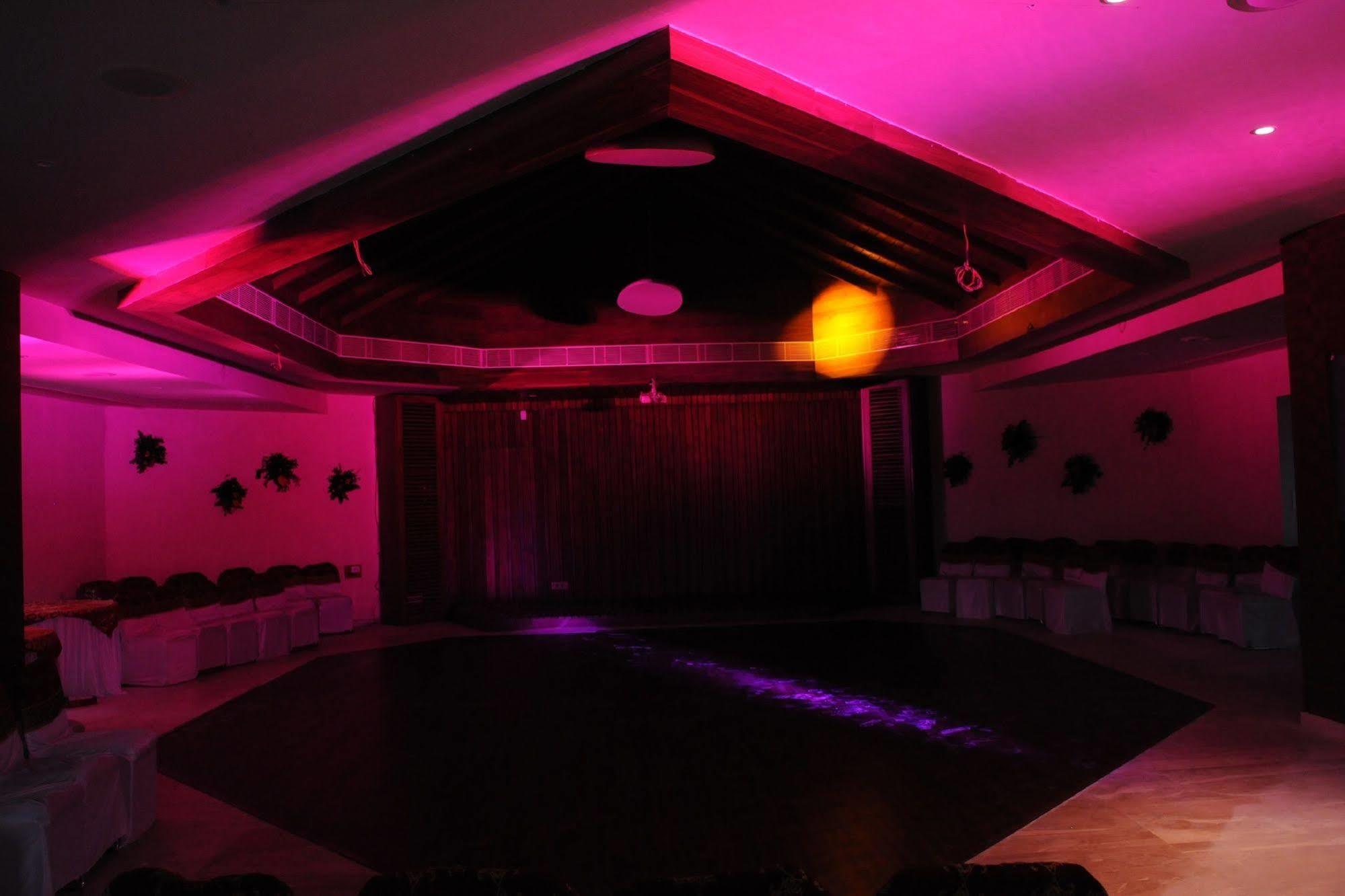 Palm Green Club Resort Jetalpur Екстериор снимка