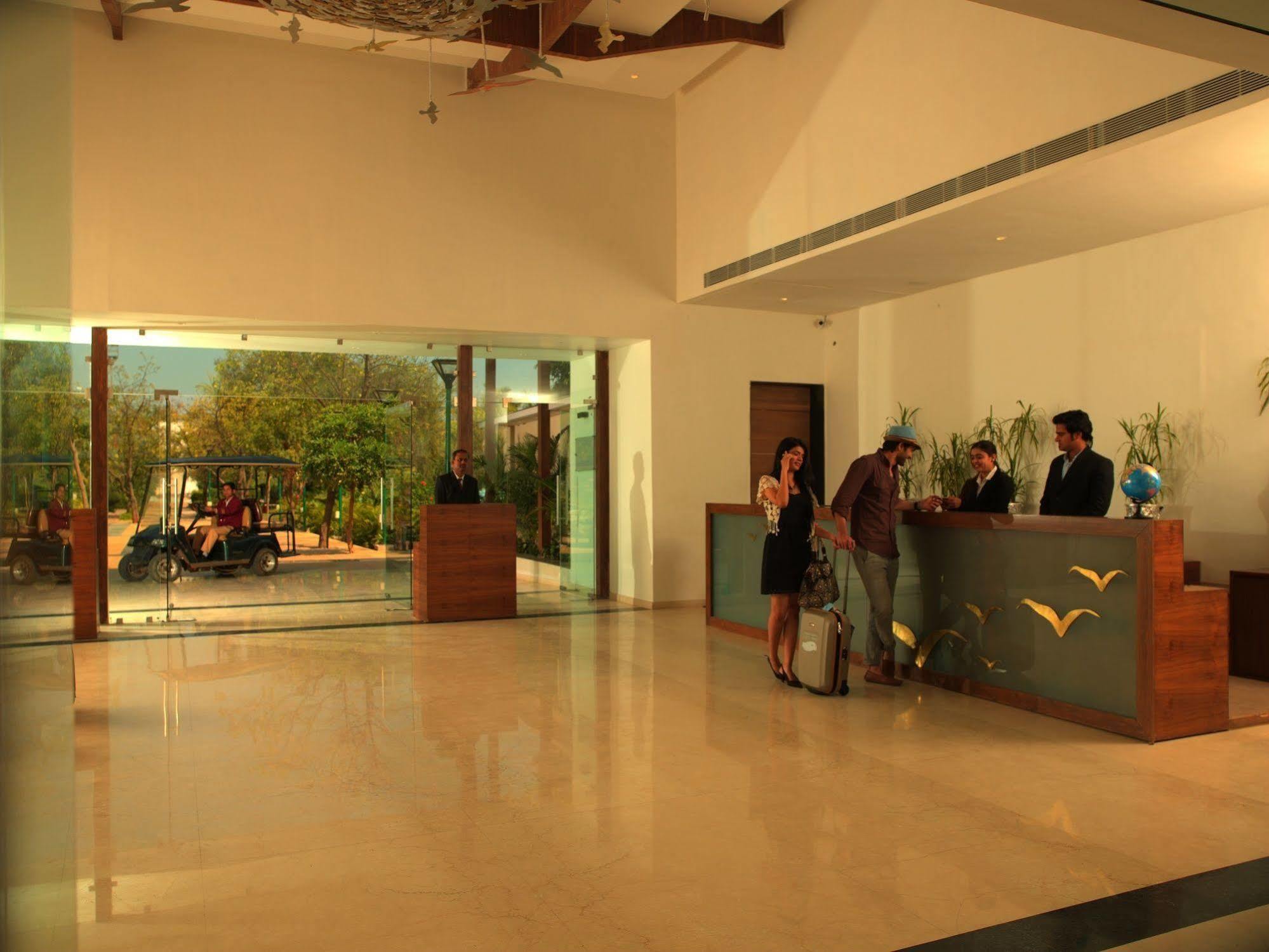 Palm Green Club Resort Jetalpur Екстериор снимка