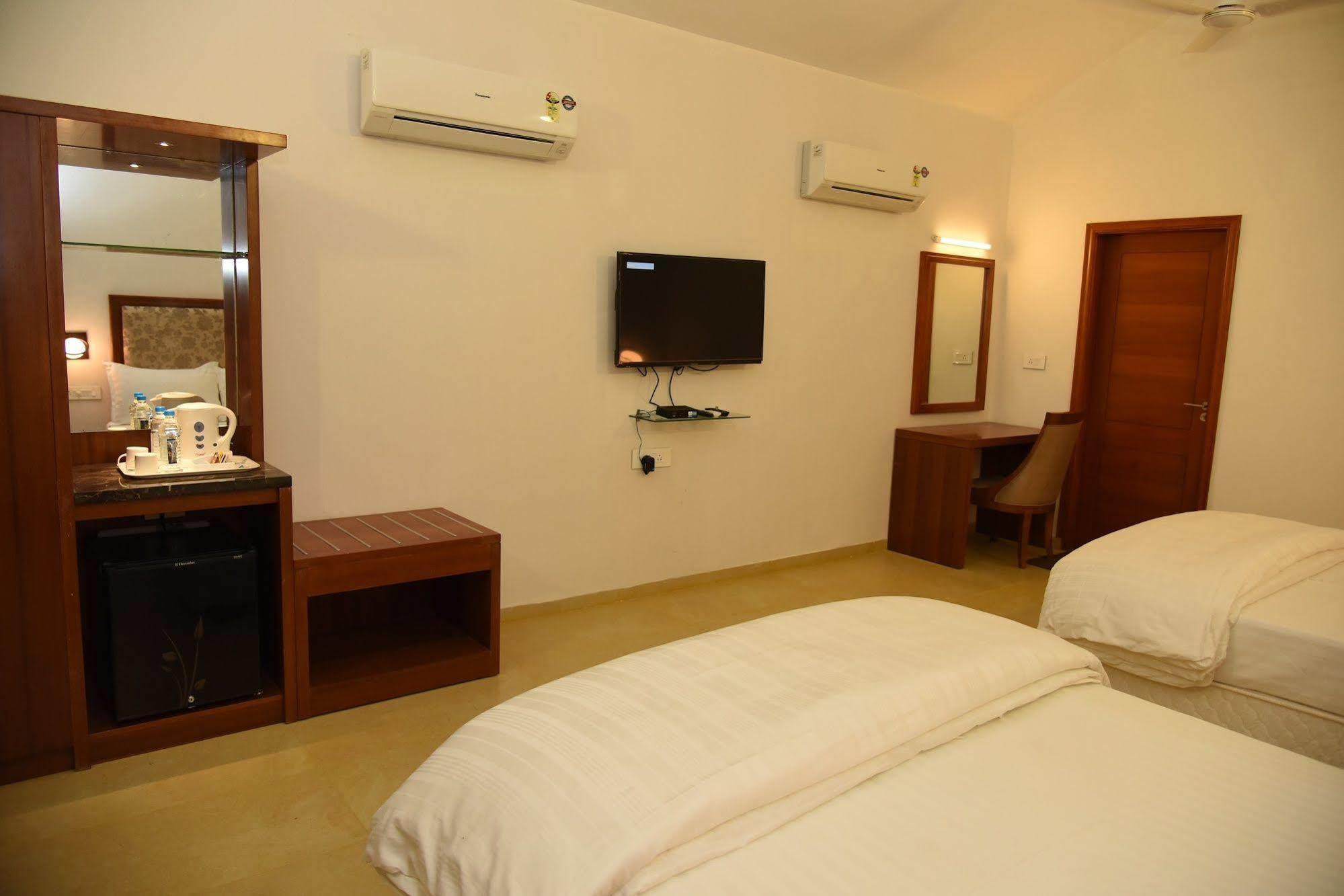 Palm Green Club Resort Jetalpur Екстериор снимка
