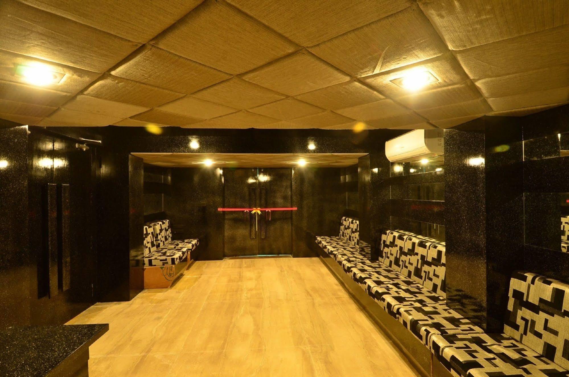 Palm Green Club Resort Jetalpur Екстериор снимка