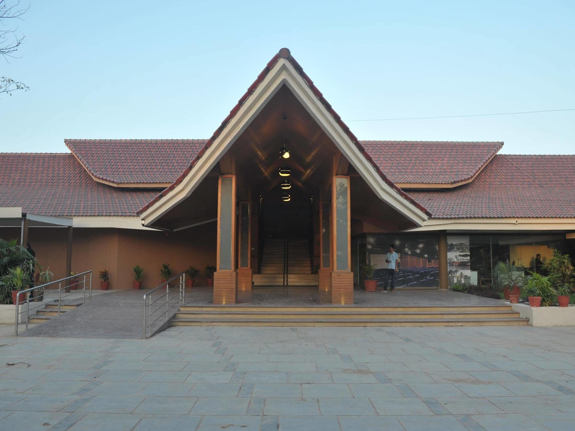 Palm Green Club Resort Jetalpur Екстериор снимка